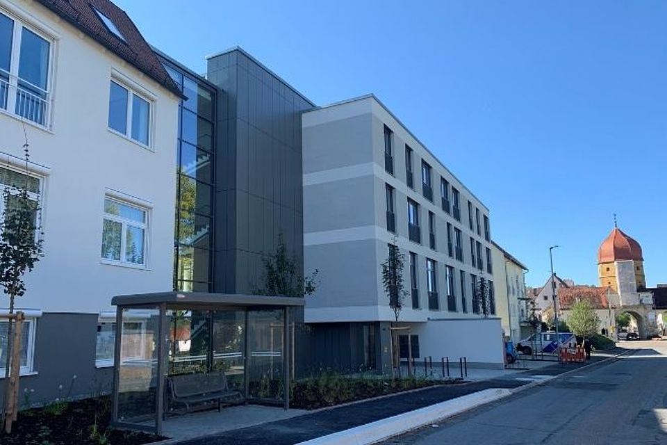DRK-Seniorenzentrum Lauchheim Außenansicht Straße