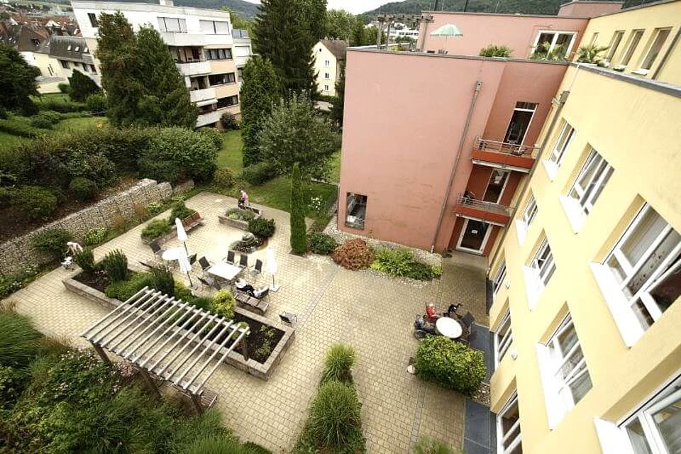 DRK-Altenhilfezentrum Schillerhöhe Innenhof