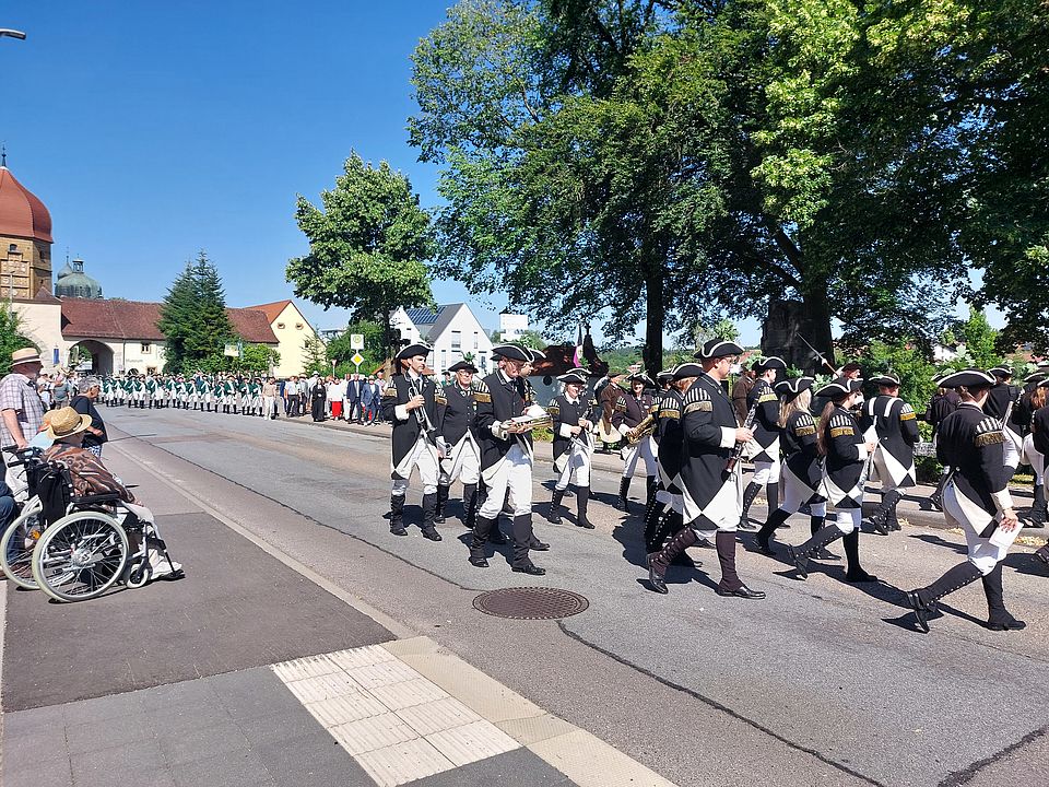 Stadtfest Lauchheim Umzug vor DRK-Einrichtung Lauchheim